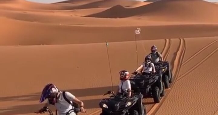 quads dans un désert quads dans un désert